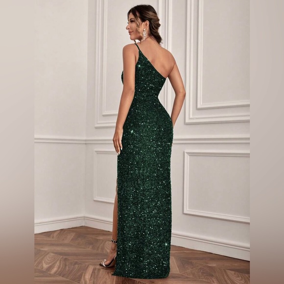 Emerald Green Formal Dress - Picture 2 of 5